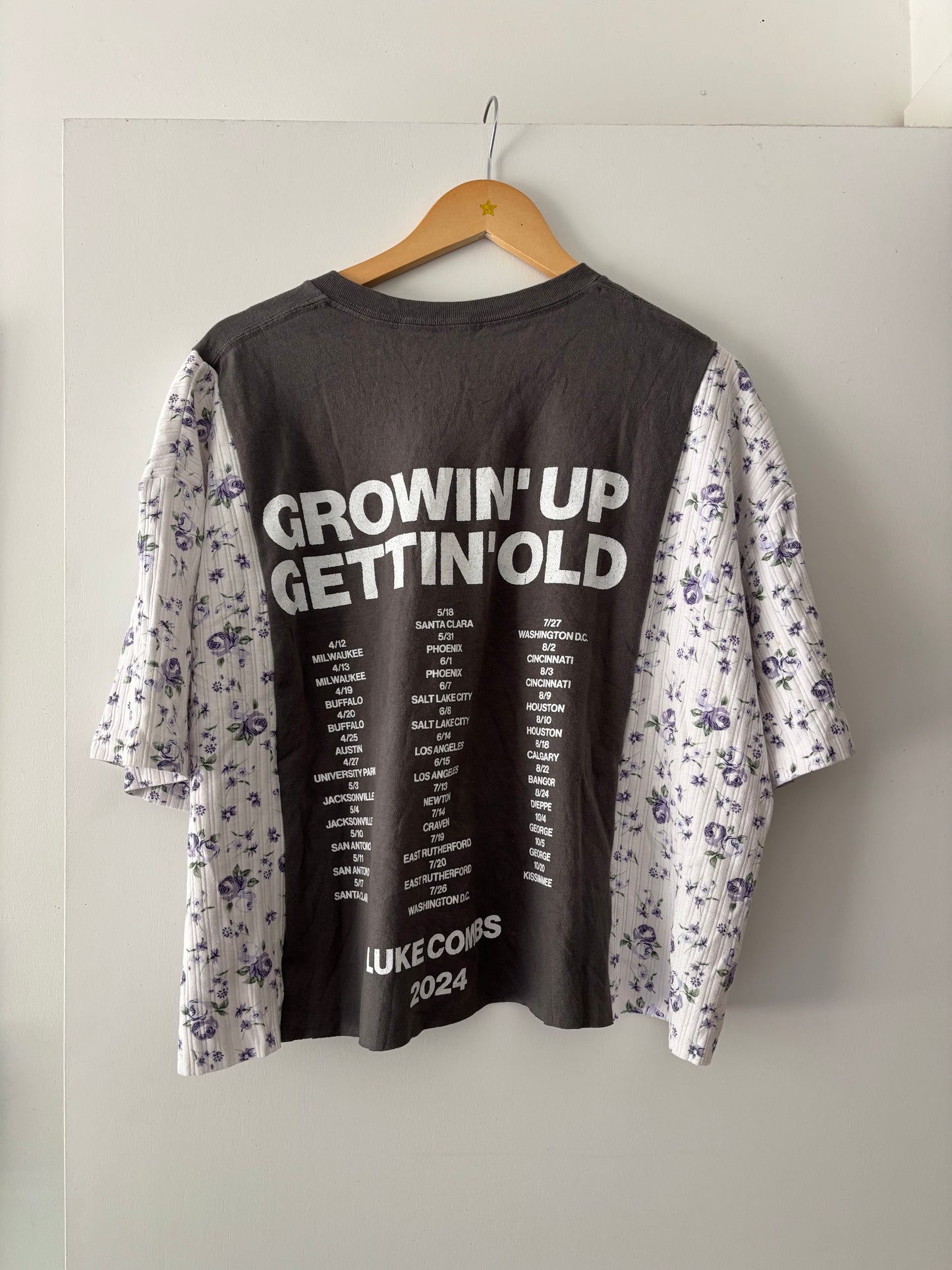 Luke Combs Floral Tee(L)