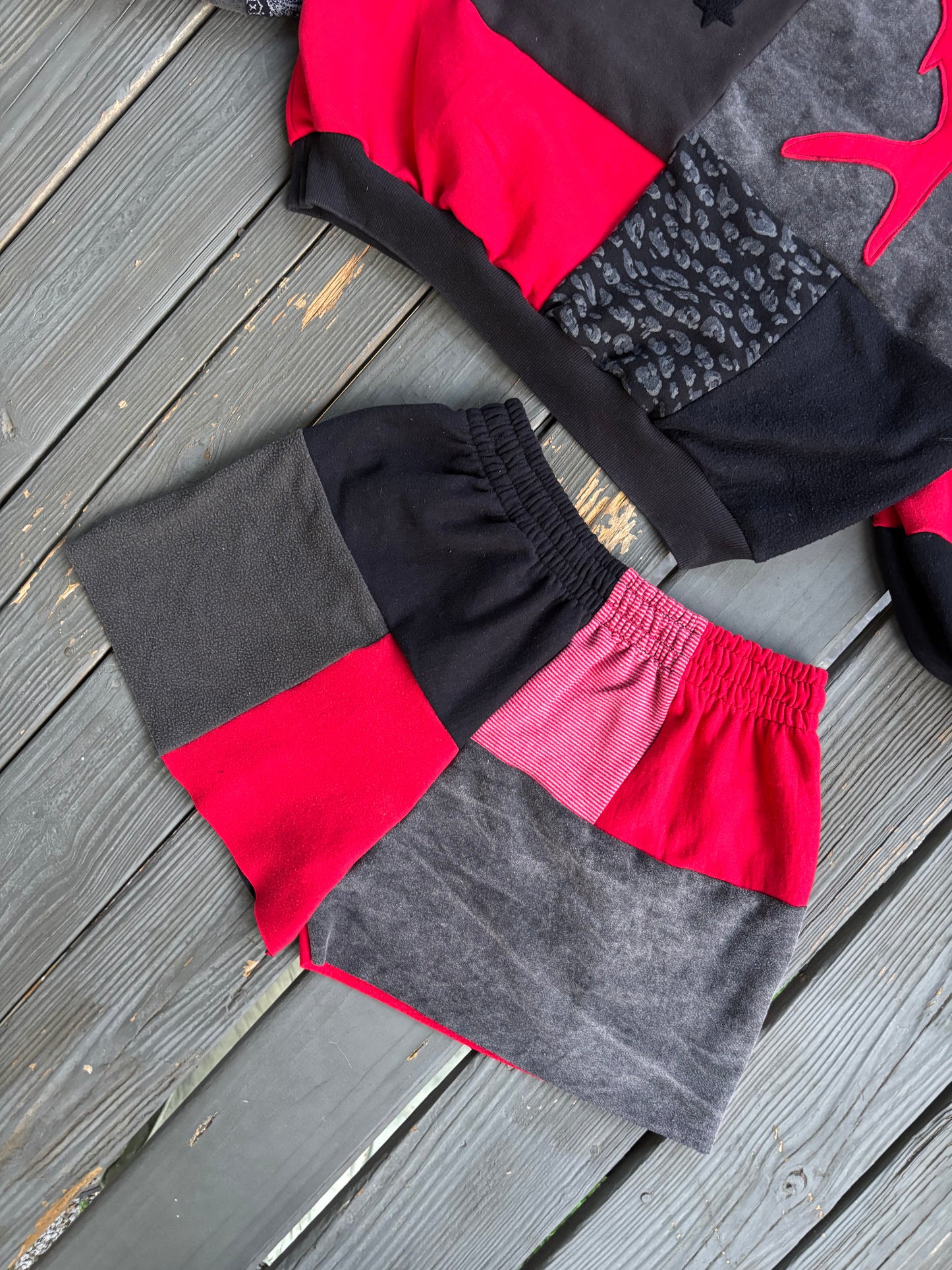 Buck Wild Shorts(L/XL)