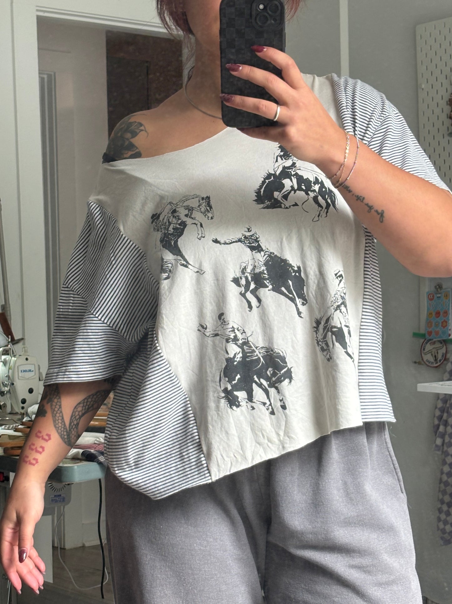 Off the Shoulder Rodeo Tee(L)