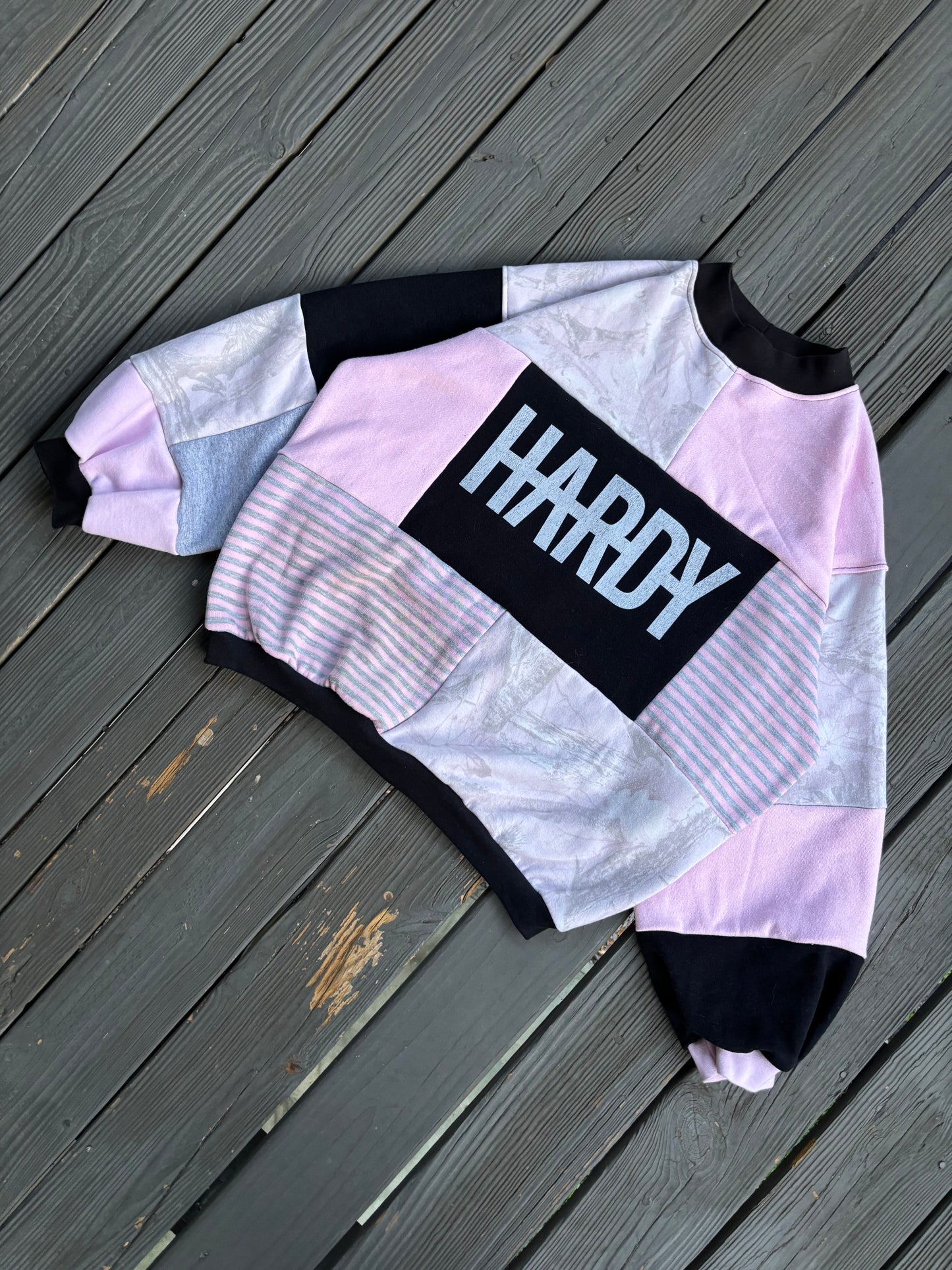 Hardy Pink Buck Sweatshirt(XL)