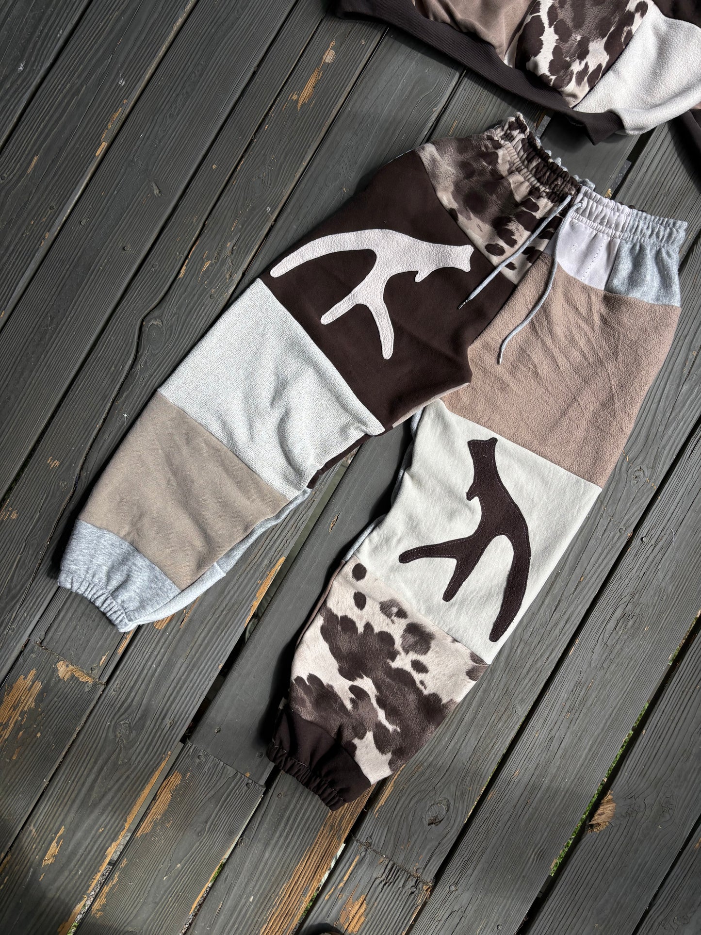 Outlaw Buck Sweats(M/L)