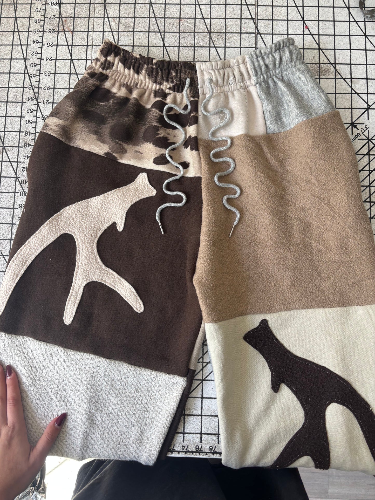 Outlaw Buck Sweats(M/L)