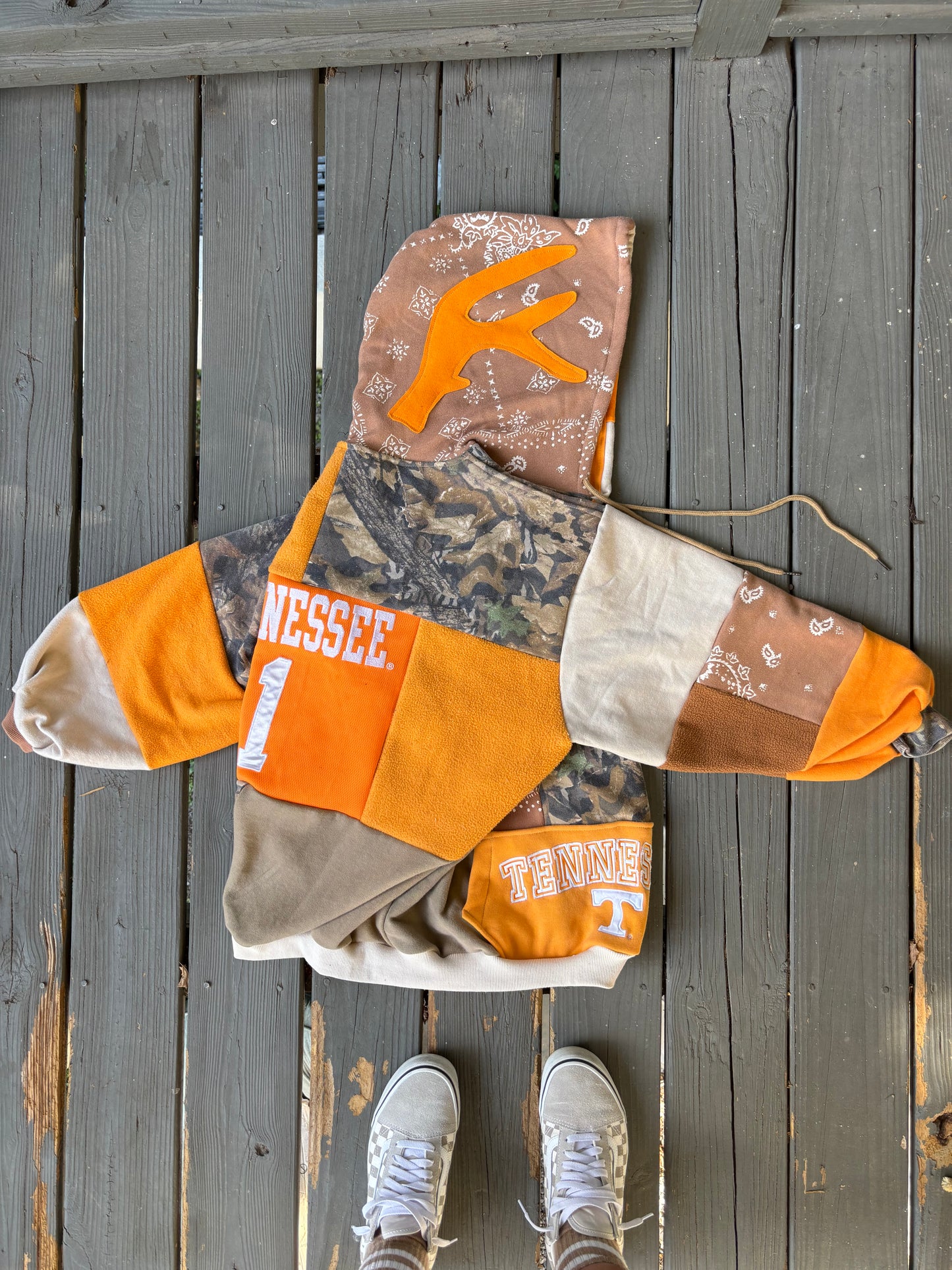 TN Vols Hoodie(L/XL)